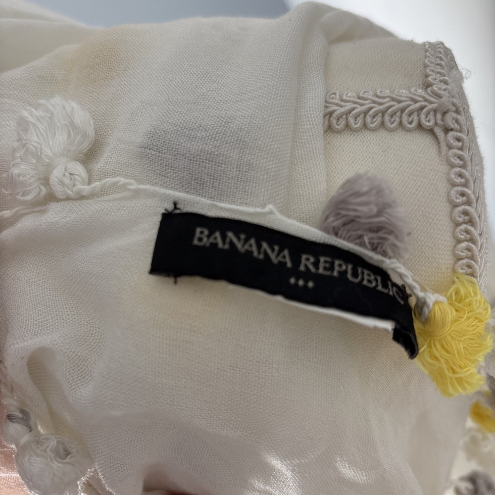 Banana Republic Square Scarf 42 x44 Tasseled Wrap Spring Layering Easter Church - Picture 5 of 5